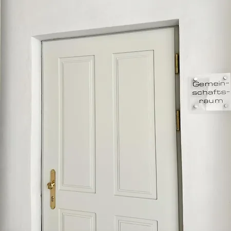 Modernes Apartment Beim Domplatz דירה ווינר נוישטאדט