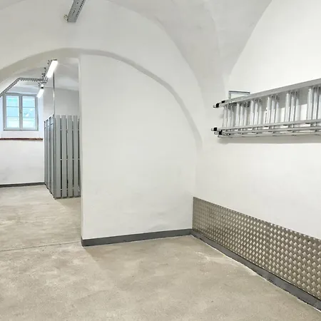 Modernes Beim Domplatz